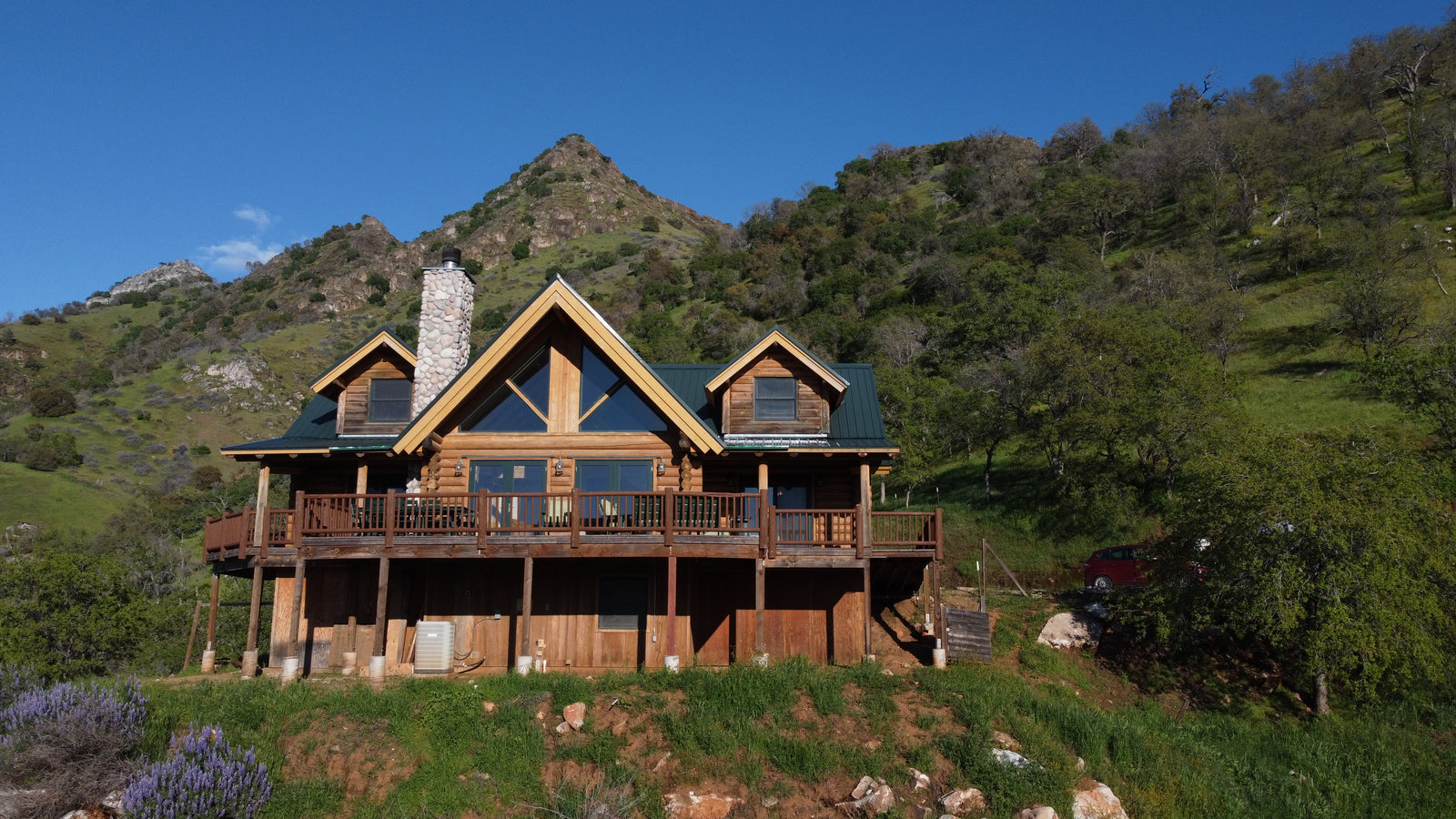 Blossom Peak Cabin: The Ultimate AirBnB Retreat for Large Groups near Sequoia National Park